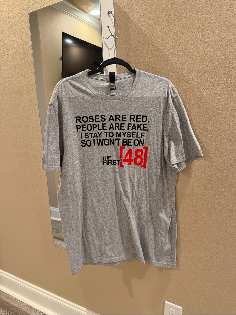 Source Unknown Gray Graphic Tee with Red Accent